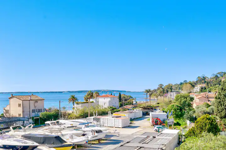 vue sur la mer a partir du logement Vallauris, France