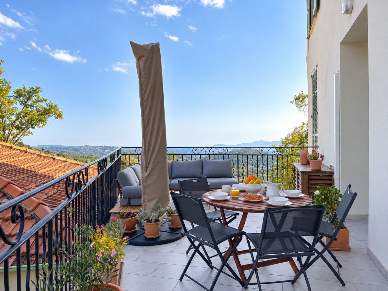 Appartement 4 pers. Terrasse & Vue Panoramique à Grasse, à Deux Pas de Cannes