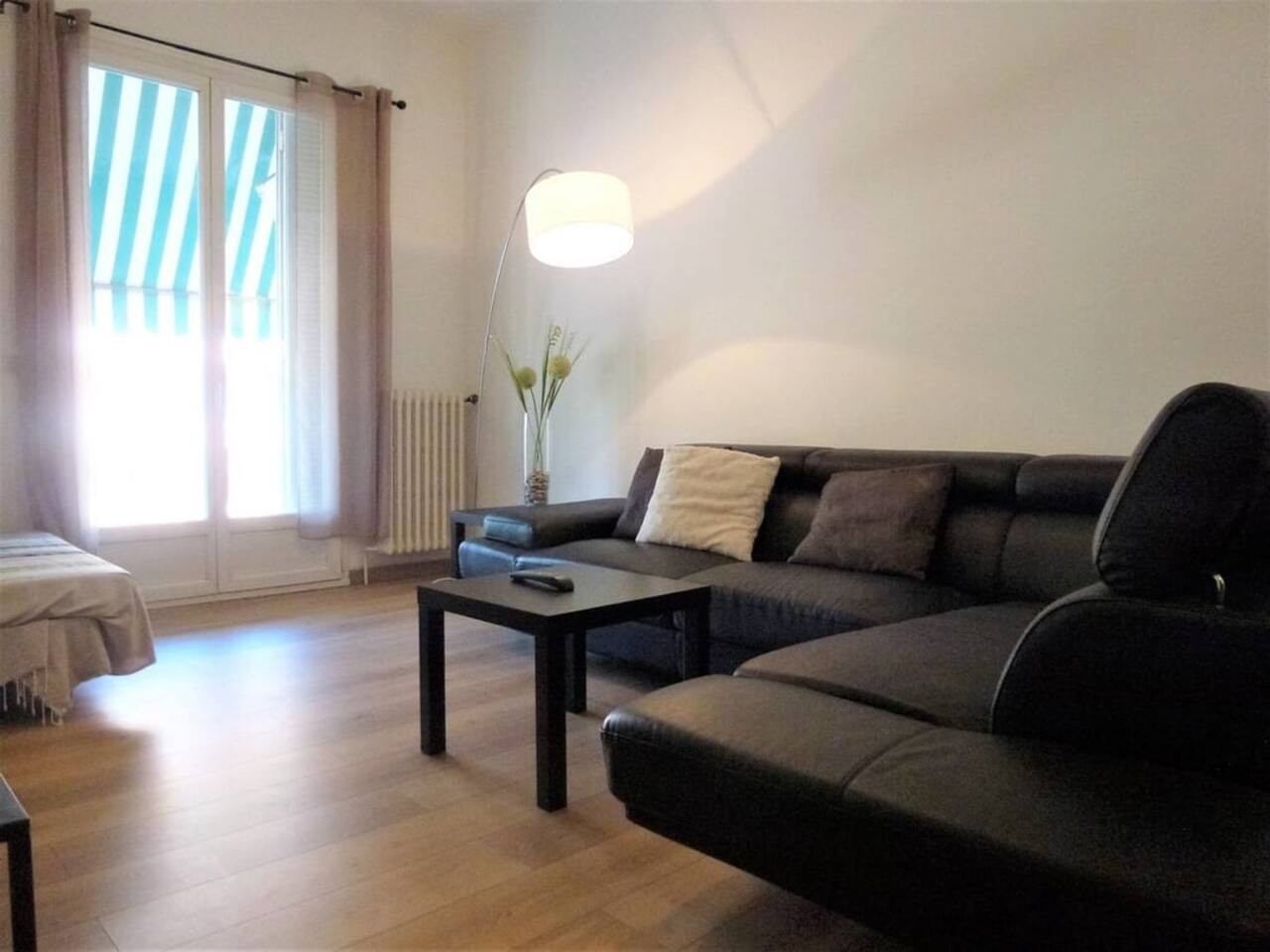 Chic Riviera Apartment on Promenade des Anglais - Photo 3