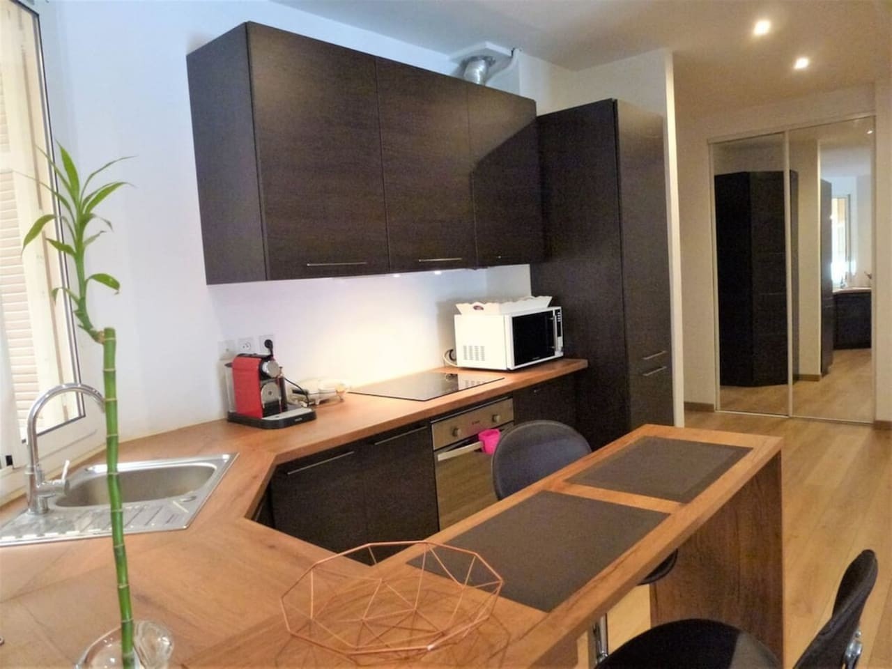Chic Riviera Apartment on Promenade des Anglais - Photo 15