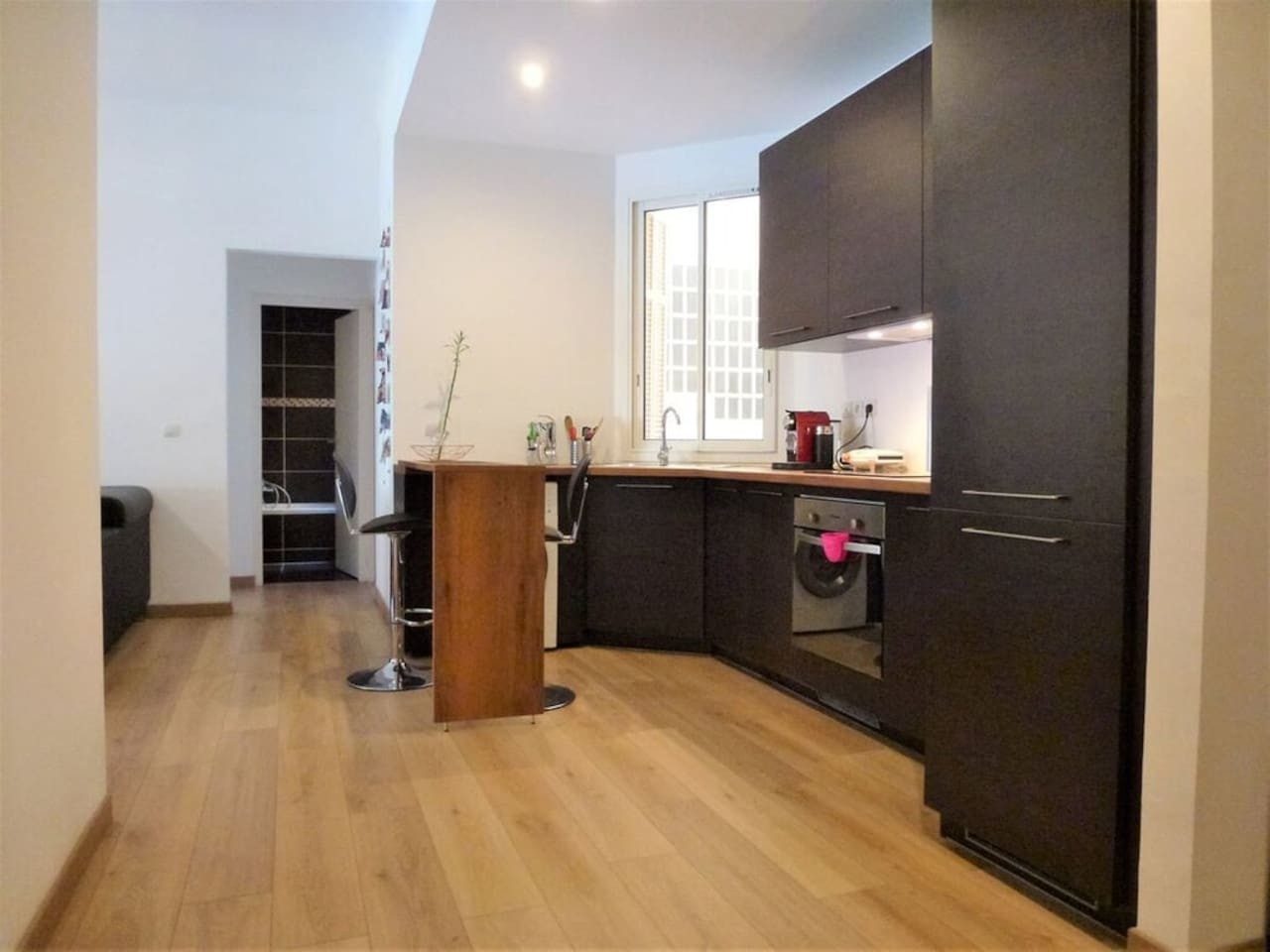Chic Riviera Apartment on Promenade des Anglais - Photo 9