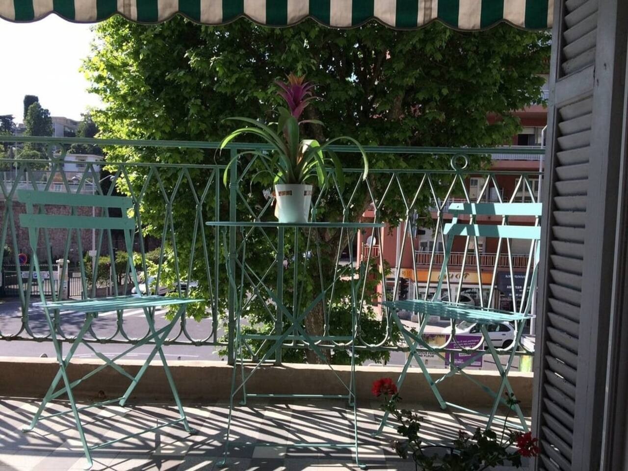 Chic Riviera Apartment on Promenade des Anglais